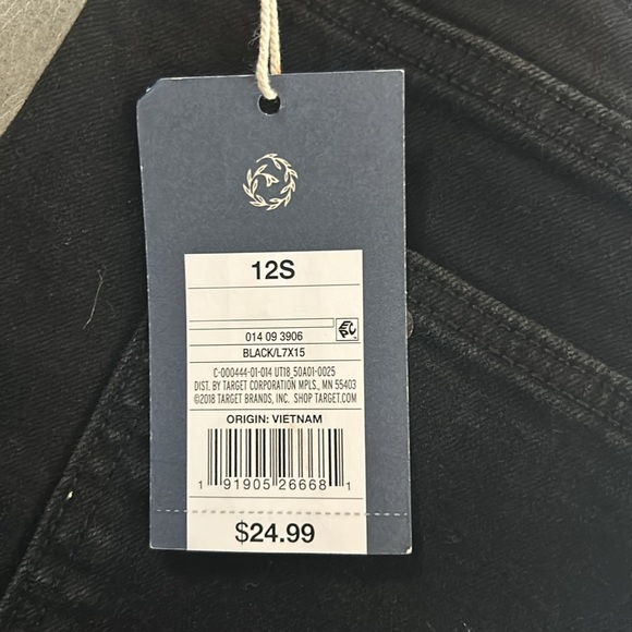 ⭐️NWT Women's Distressed Jeans - Picture 5 of 7